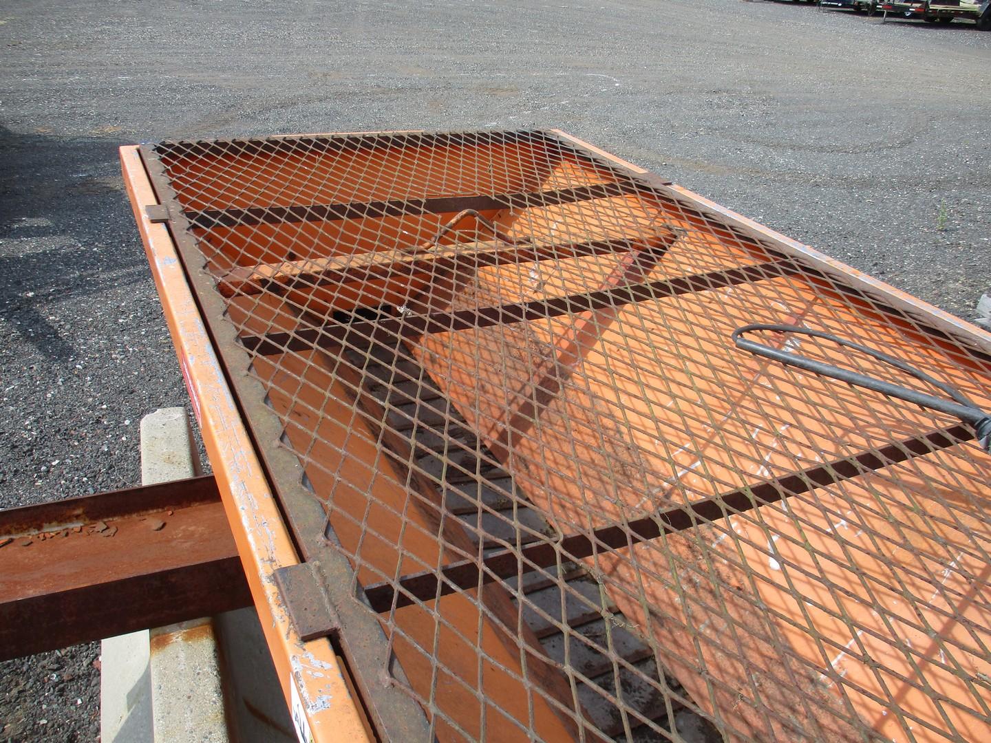 8' Henderson Sand/Salt Spreader