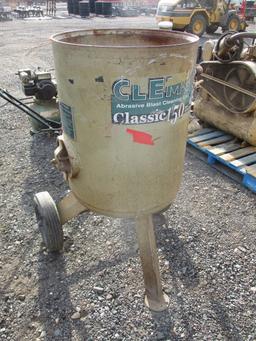 Clemco Model 2452 Sandblast Pot