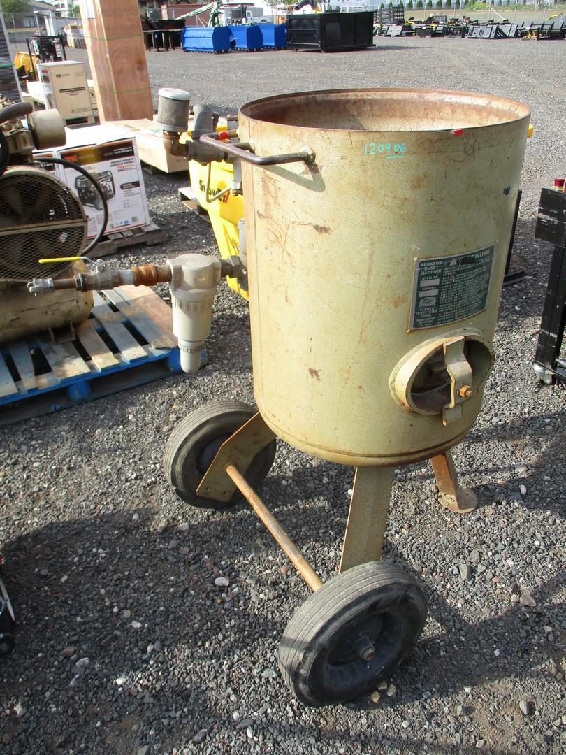 Clemco Model 2452 Sandblast Pot