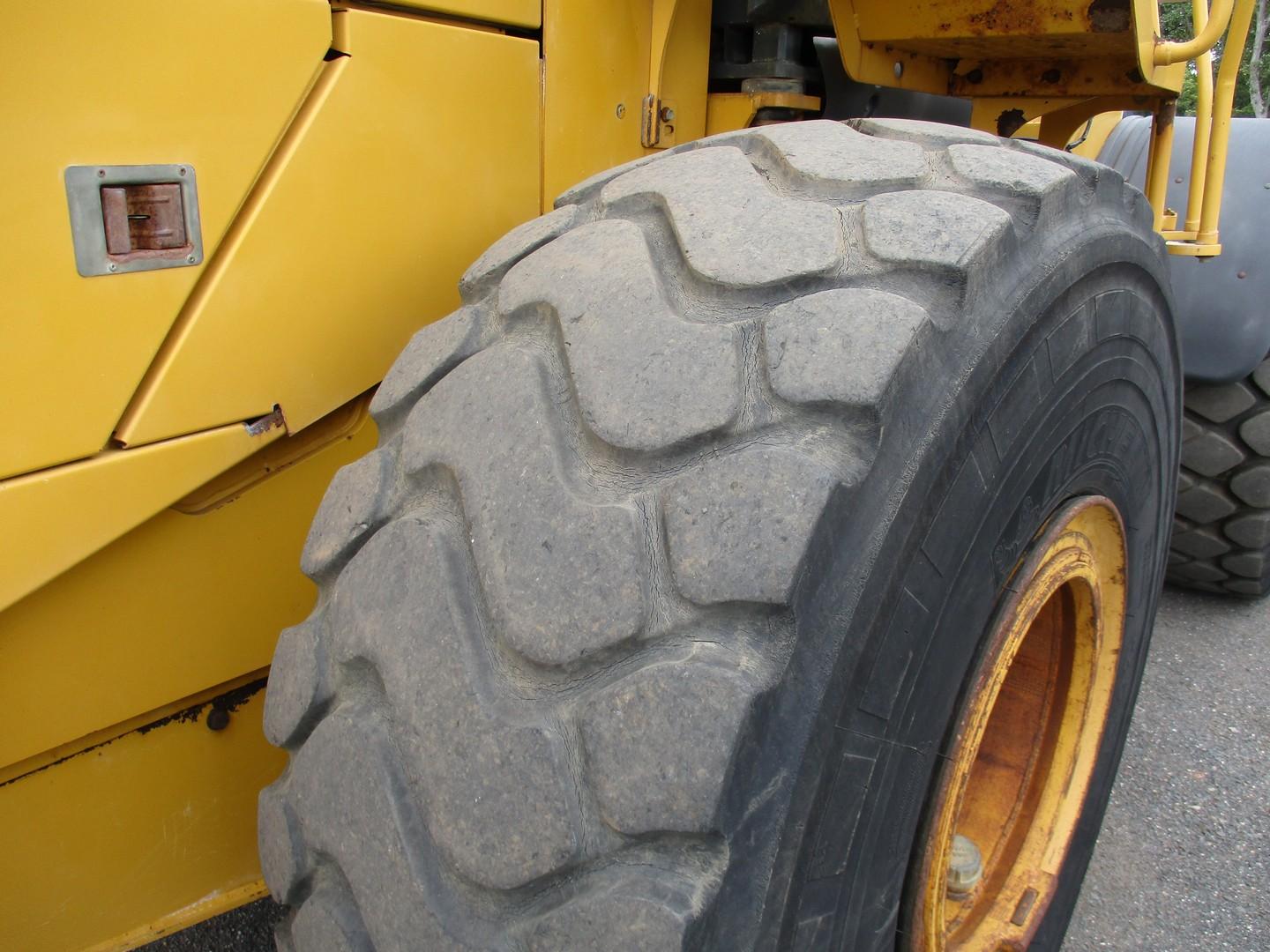 2005 John Deere 824J Rubber Tire Wheel Loader