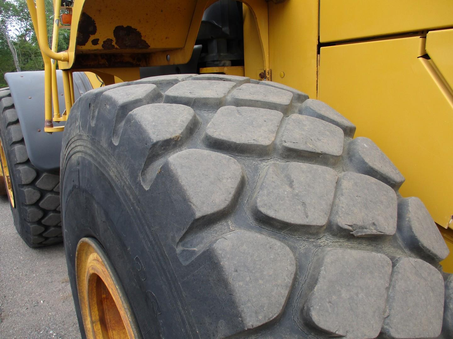 2005 John Deere 824J Rubber Tire Wheel Loader