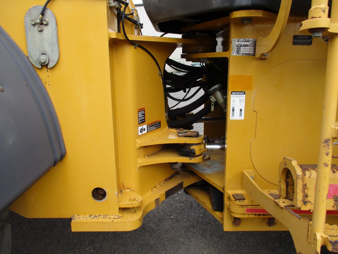 2005 John Deere 824J Rubber Tire Wheel Loader