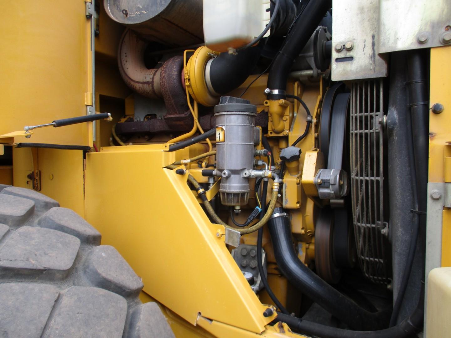2005 John Deere 824J Rubber Tire Wheel Loader