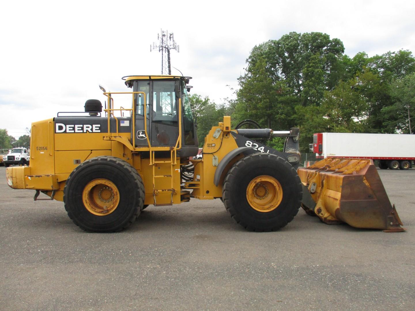 2005 John Deere 824J Rubber Tire Wheel Loader