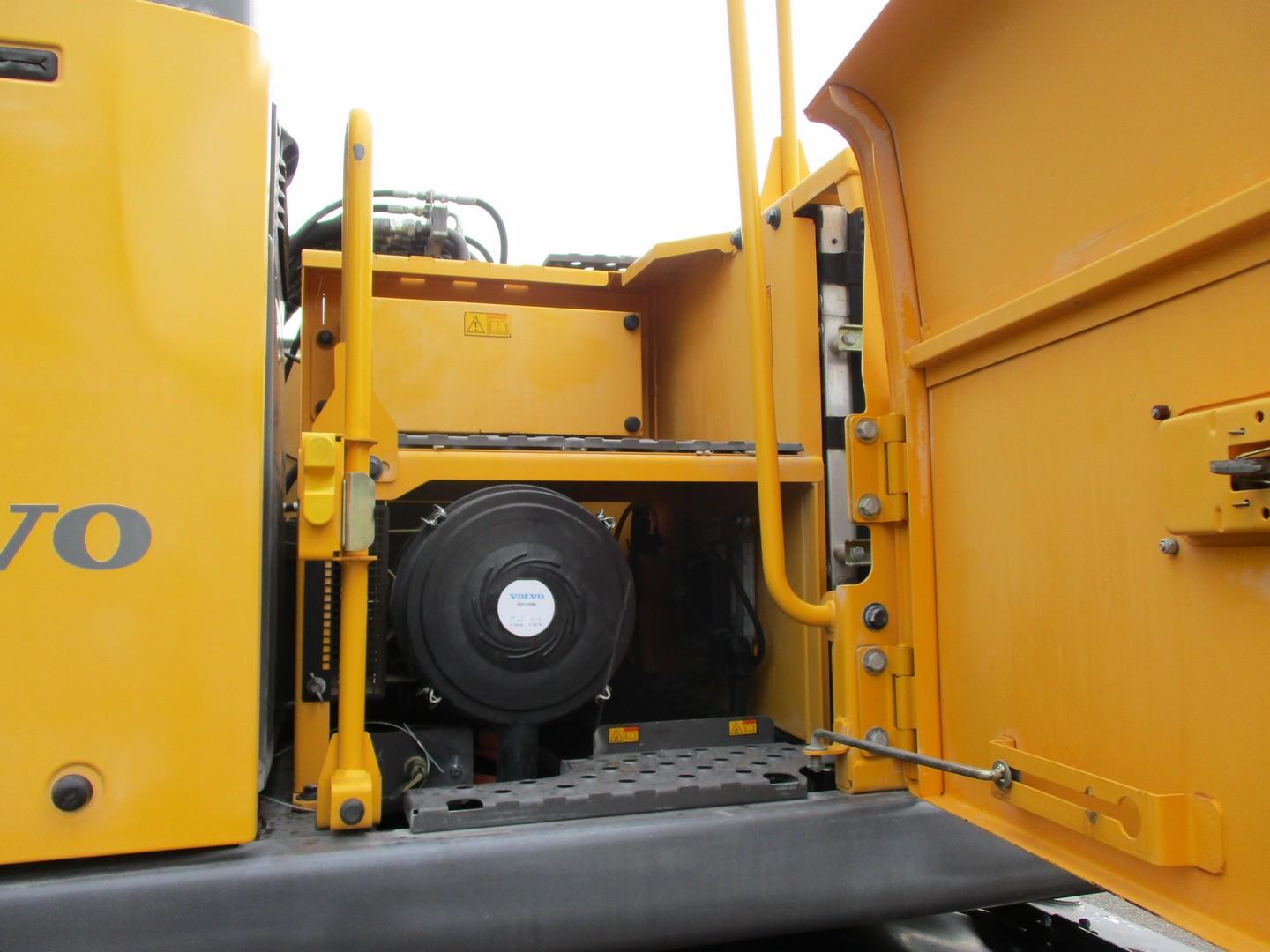2011 Volvo EW180C Rubber Tire Excavator