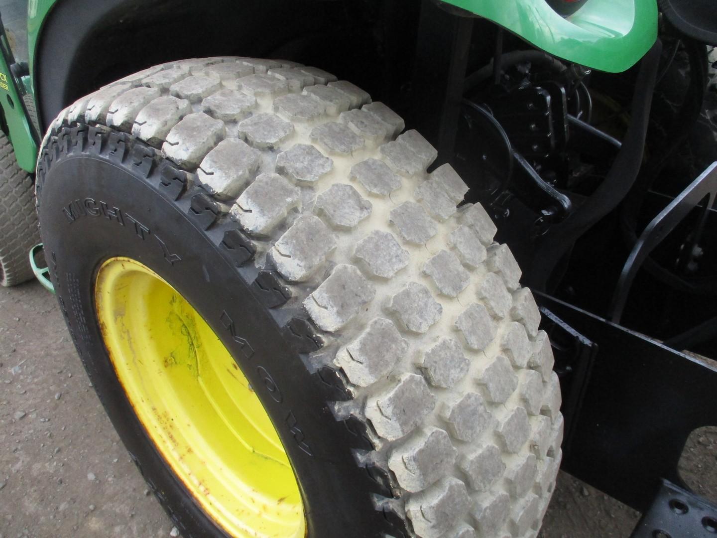 John Deere 3520 Tractor