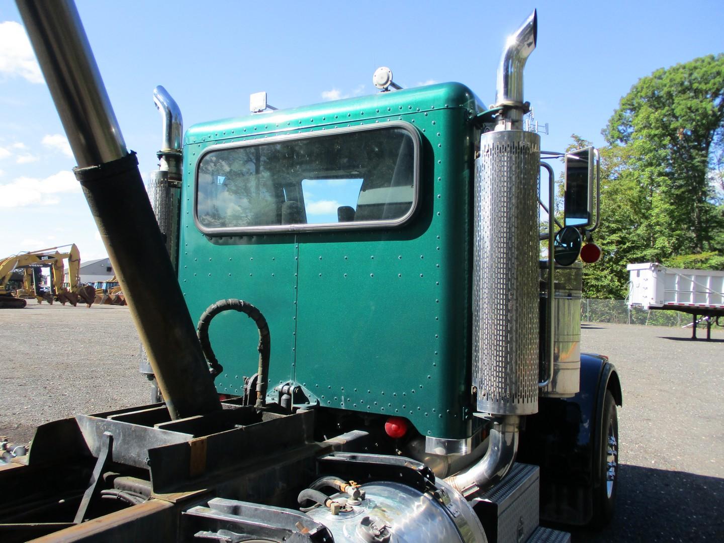 2002 Peterbilt 379EX Tri/A Dump Truck
