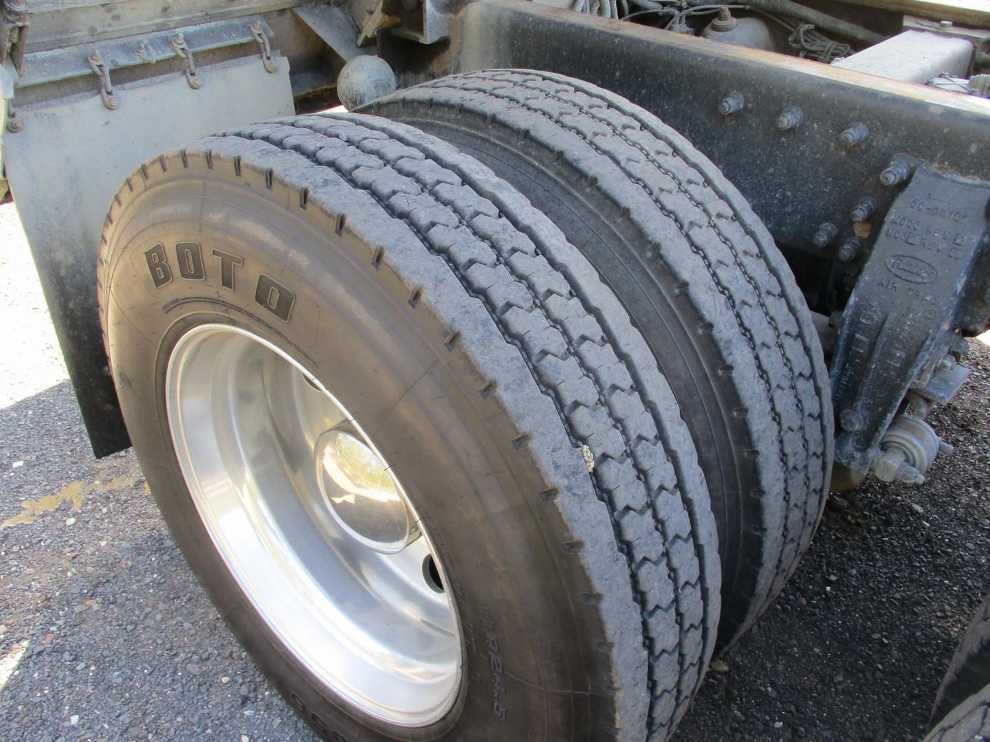 2002 Peterbilt 379EX Tri/A Dump Truck