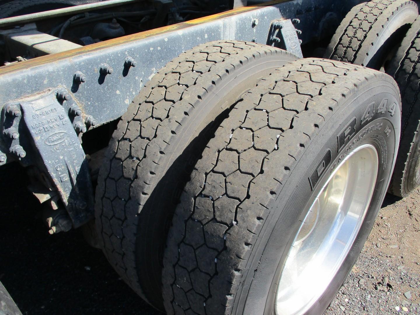 2002 Peterbilt 379EX Tri/A Dump Truck