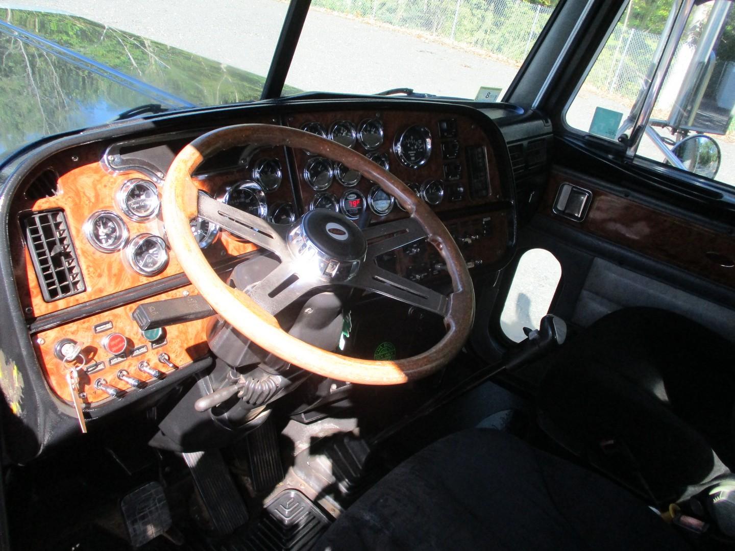 2002 Peterbilt 379EX Tri/A Dump Truck