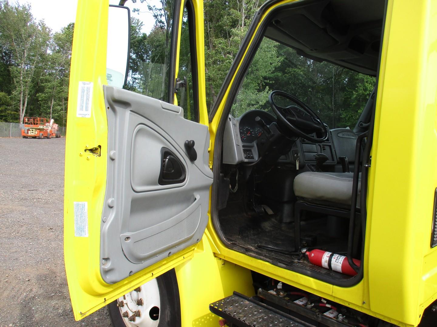 2007 International 4300 S/A Switch N Go Truck