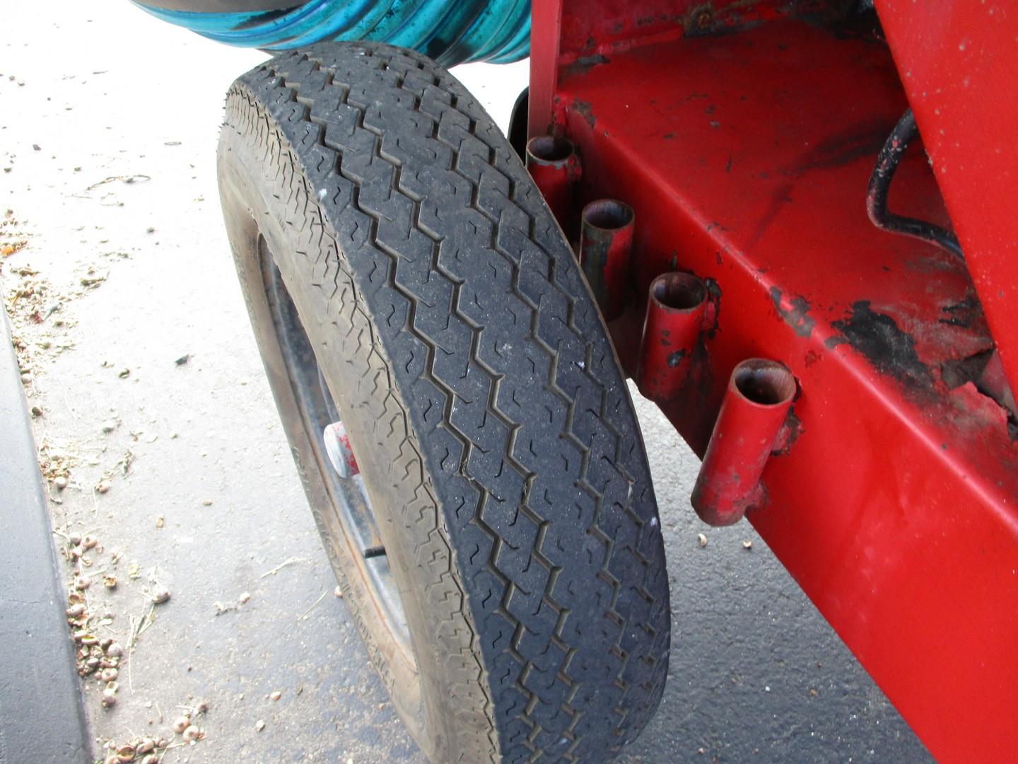 Giant Vac Tow Behind Leaf Sucker
