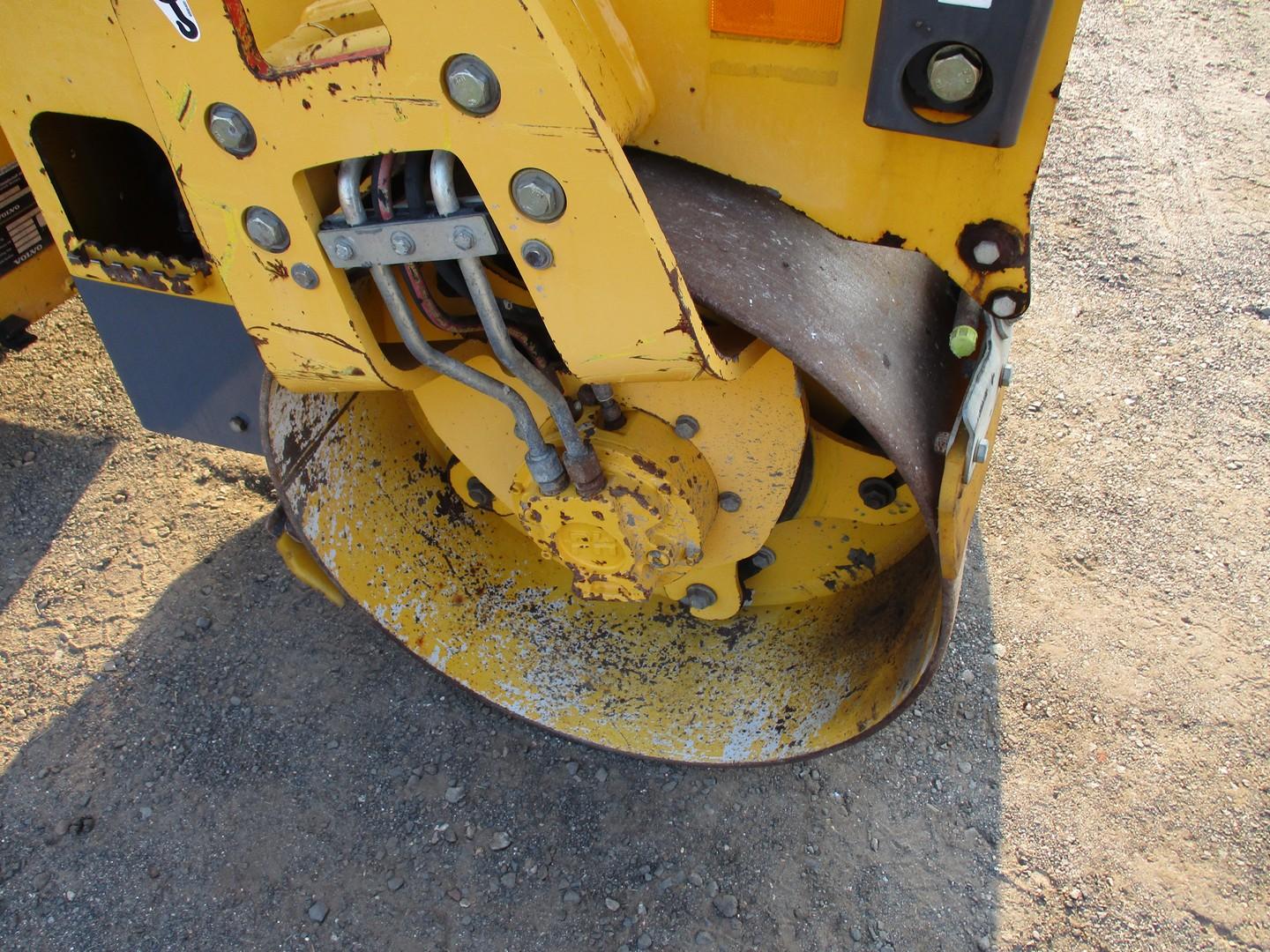 2014 Volvo DD25 Double Drum Vibratory Roller