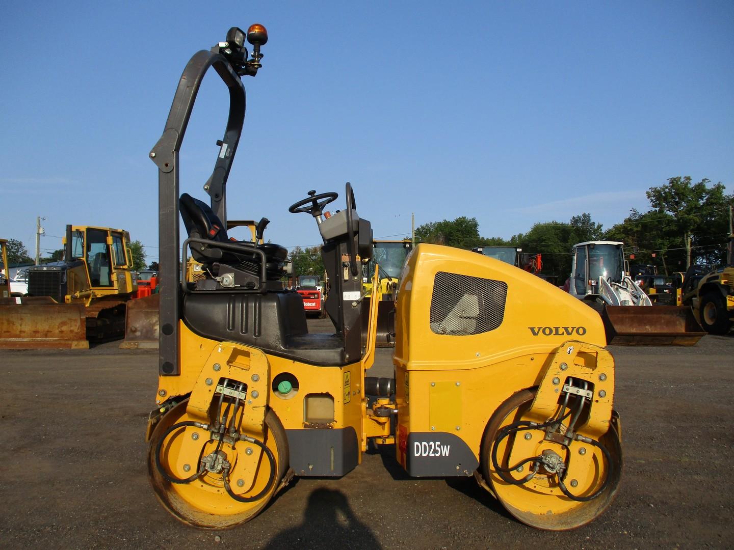 2014 Volvo DD25 Double Drum Vibratory Roller