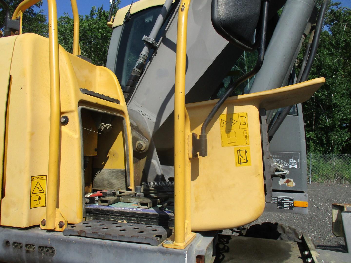 2007 Volvo EW180C Rubber Tire Excavator