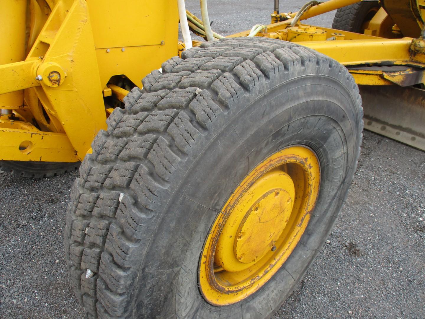 1990 John Deere 772B-H Articulated Motor Grader