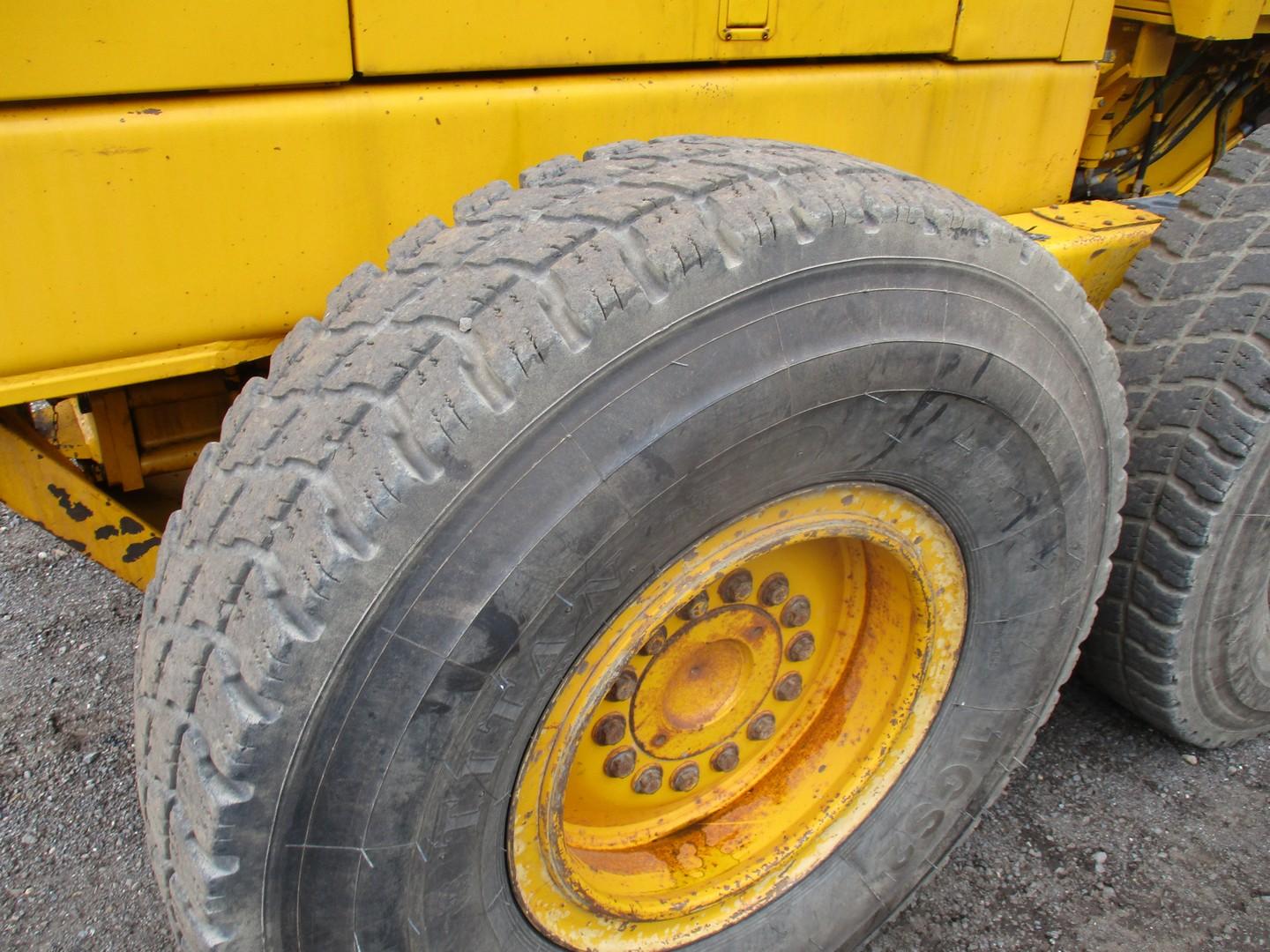 1990 John Deere 772B-H Articulated Motor Grader