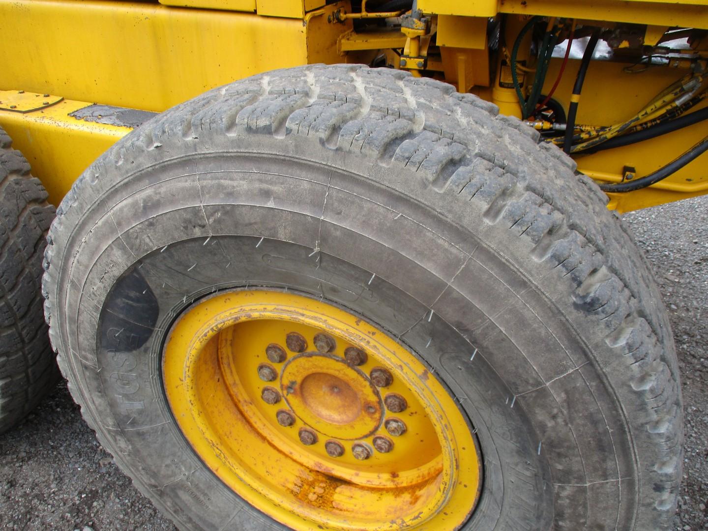 1990 John Deere 772B-H Articulated Motor Grader