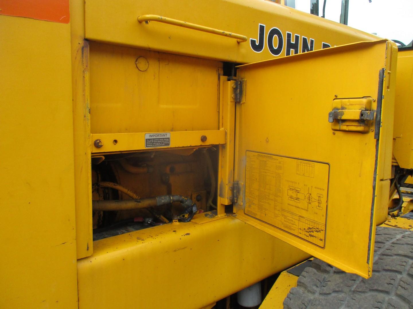 1990 John Deere 772B-H Articulated Motor Grader