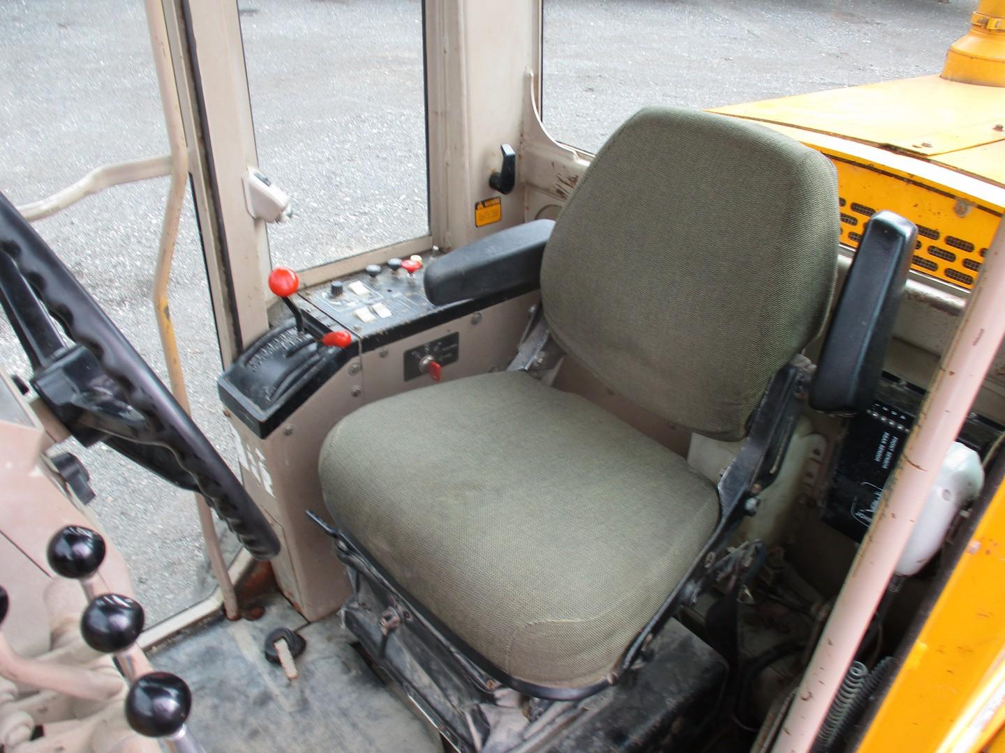 1990 John Deere 772B-H Articulated Motor Grader