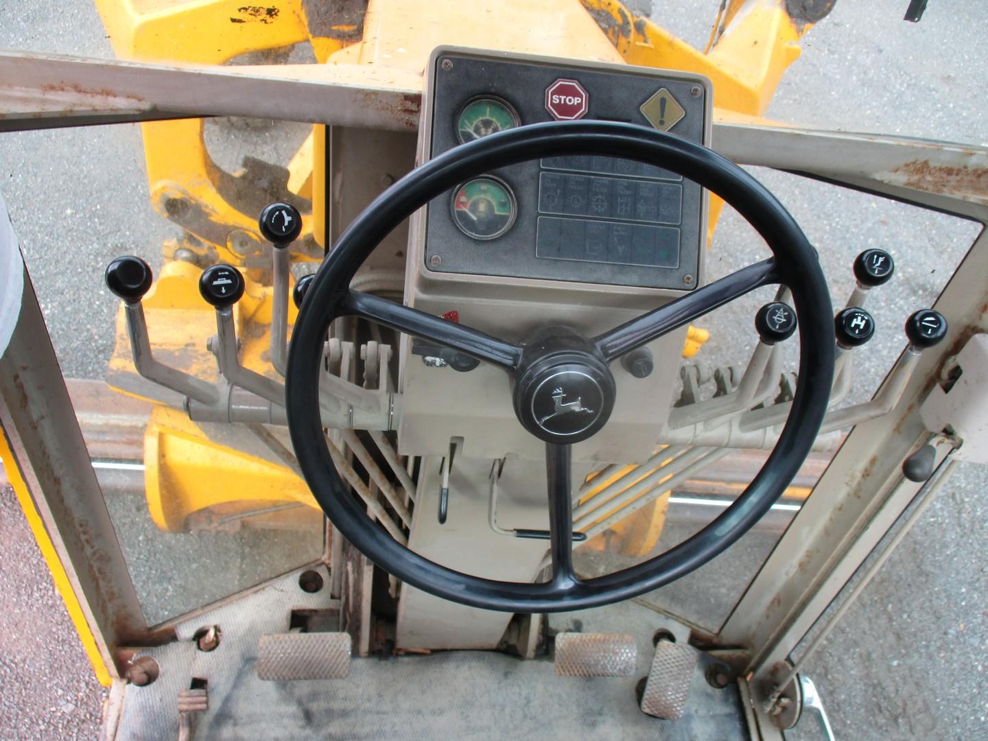 1990 John Deere 772B-H Articulated Motor Grader