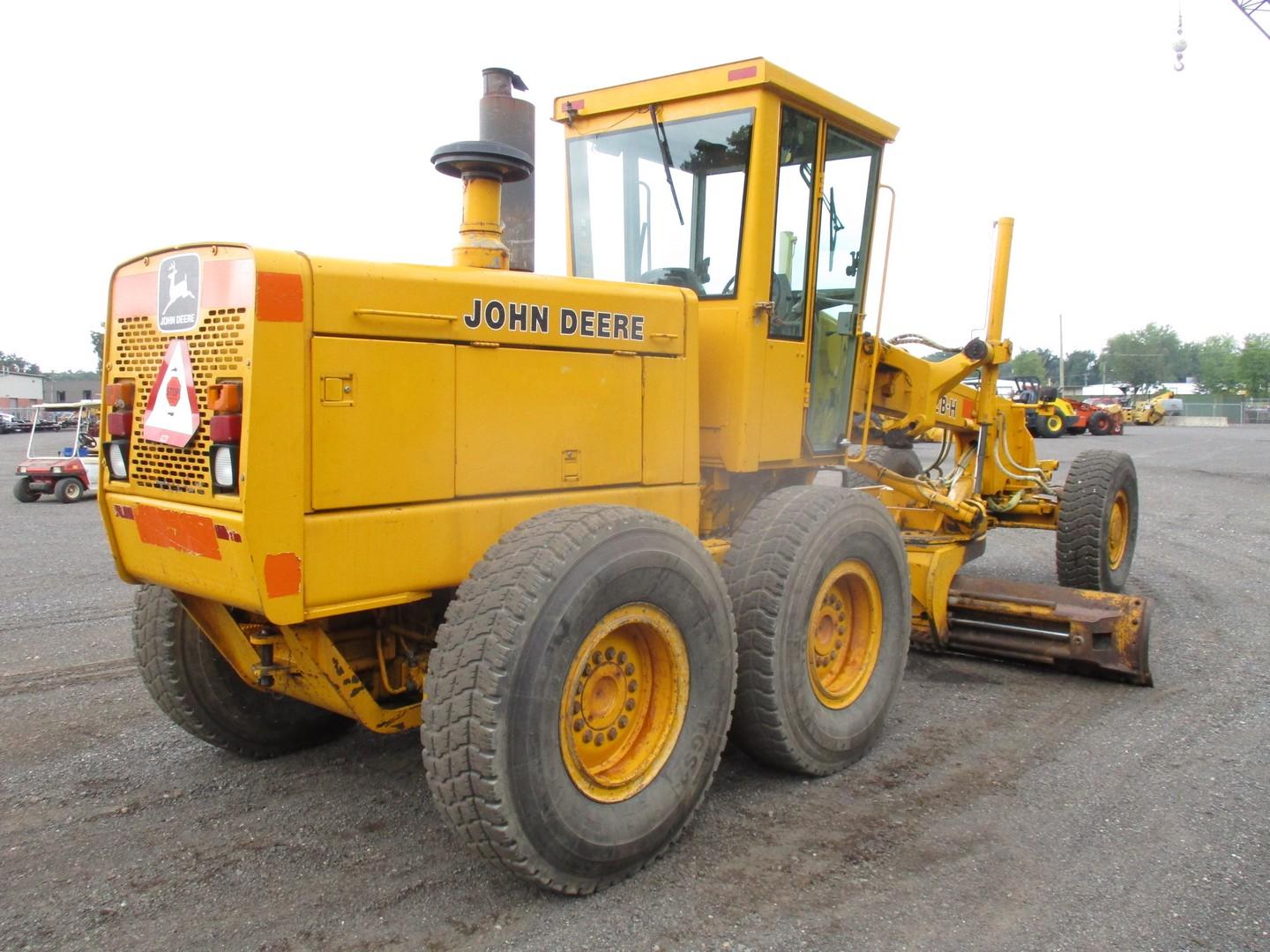 1990 John Deere 772B-H Articulated Motor Grader