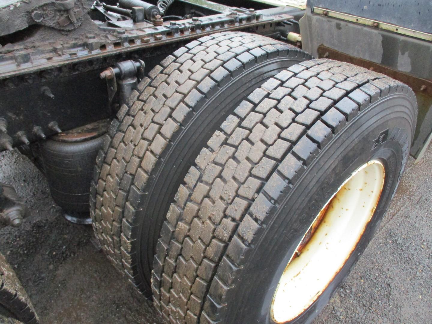 2011 Volvo T/A Tractor