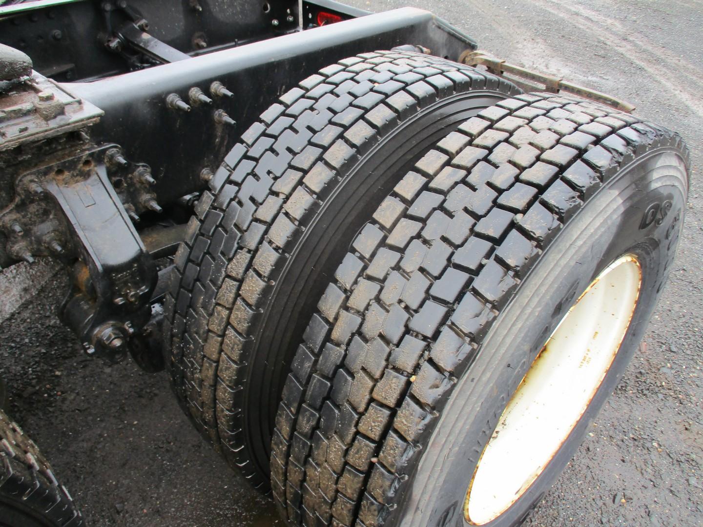 2011 Volvo T/A Tractor