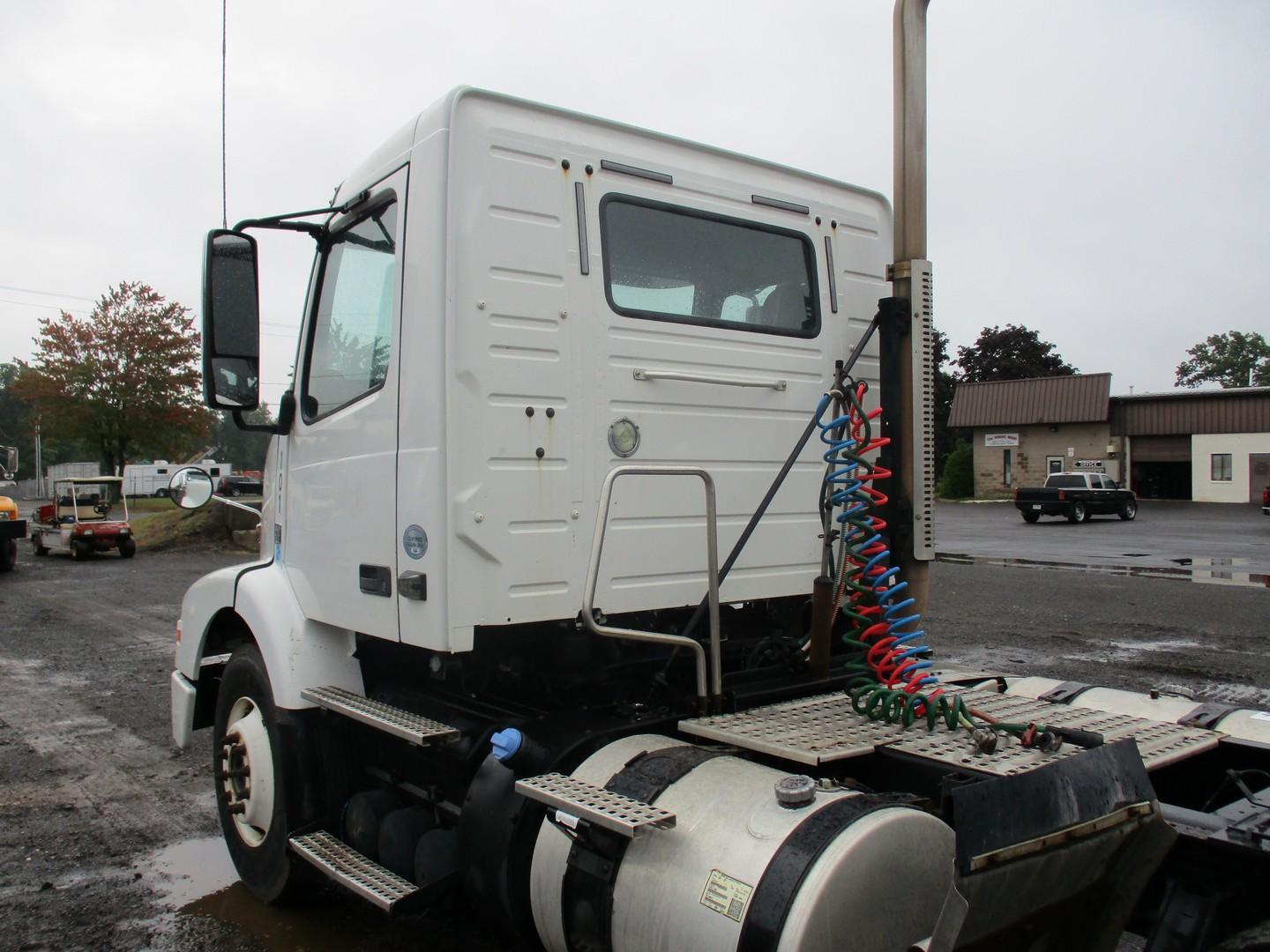 2011 Volvo T/A Tractor