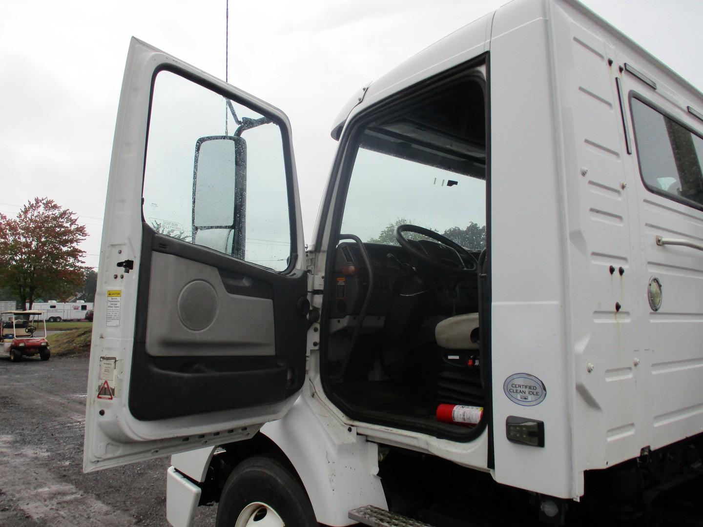 2011 Volvo T/A Tractor