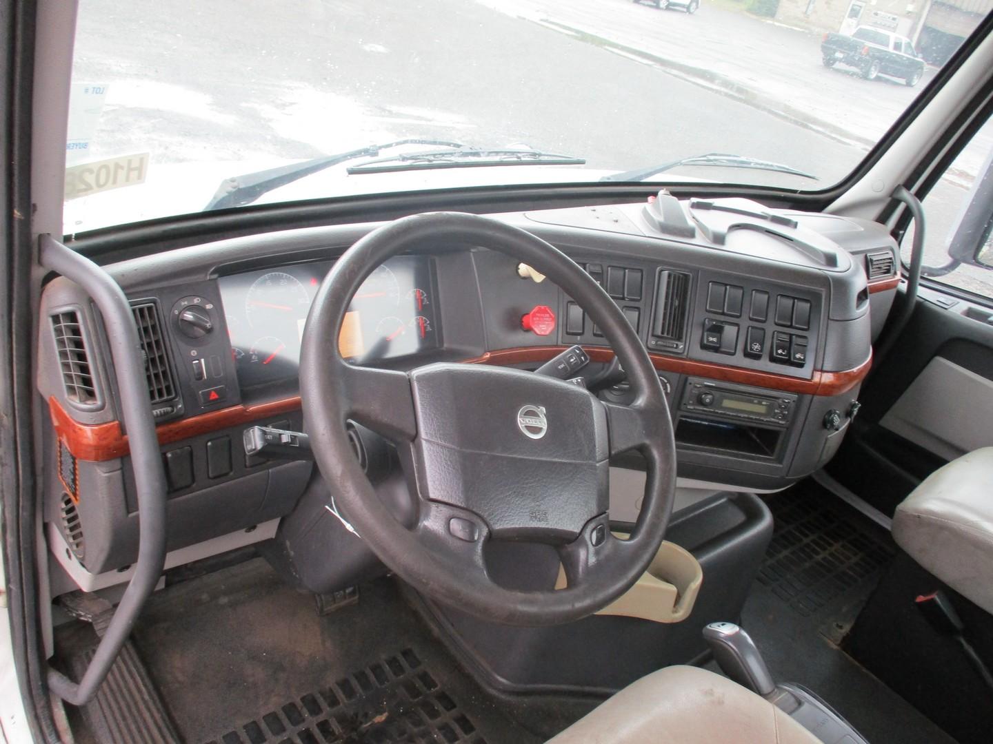 2011 Volvo T/A Tractor