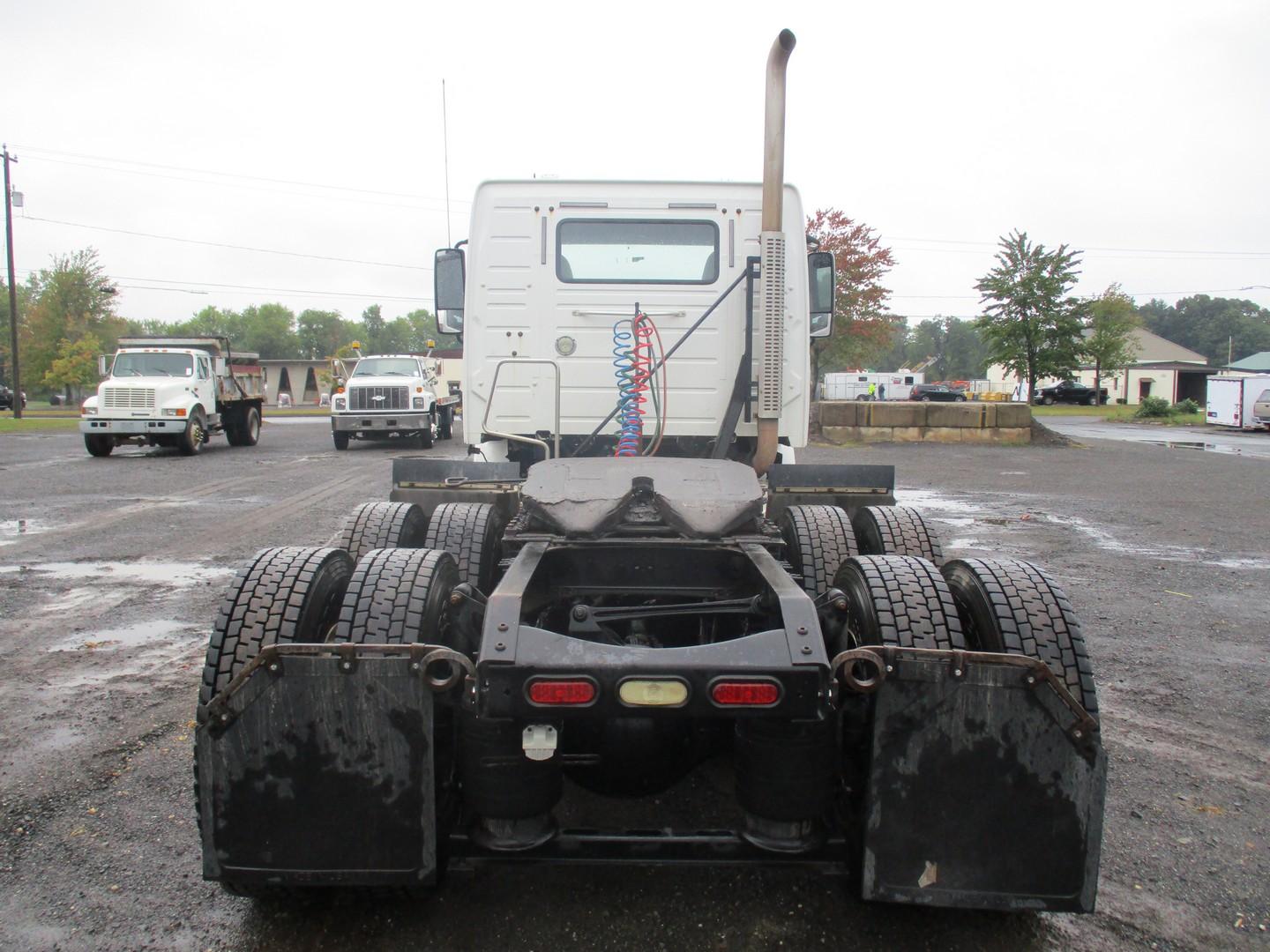 2011 Volvo T/A Tractor