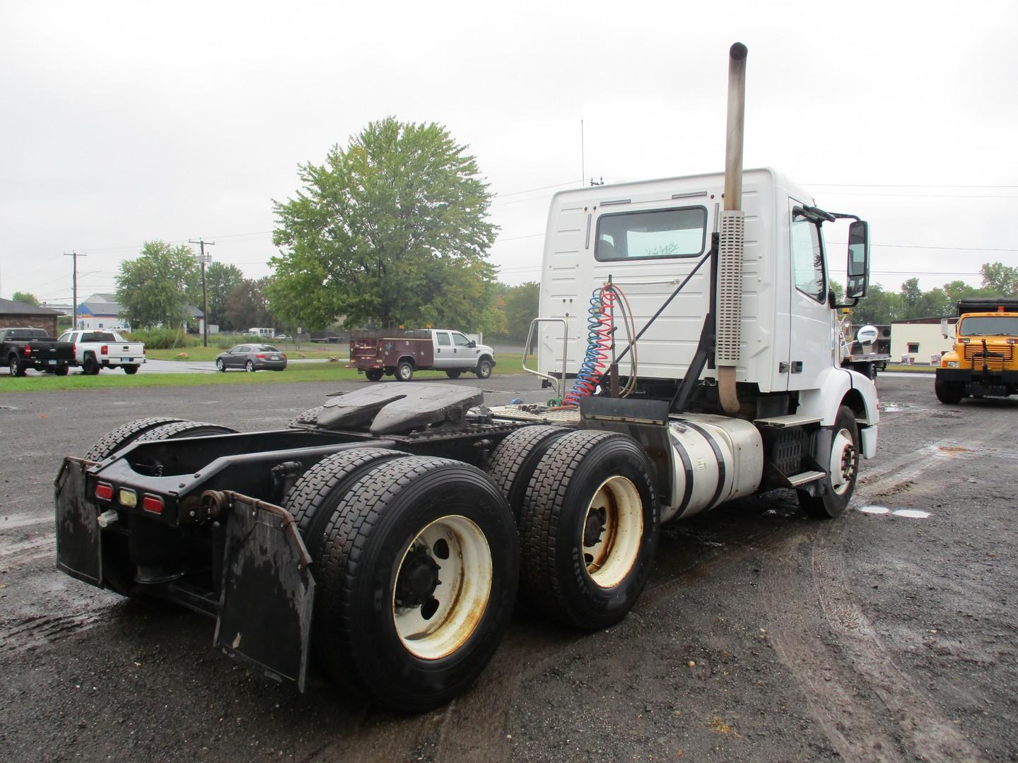 2011 Volvo T/A Tractor