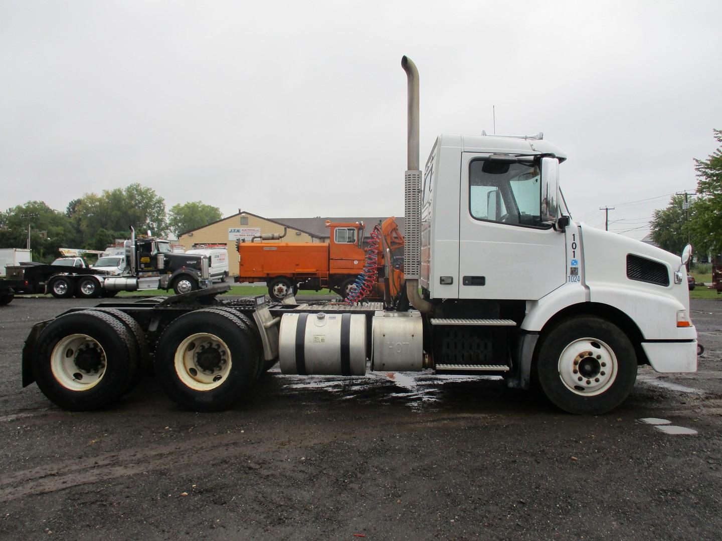 2011 Volvo T/A Tractor
