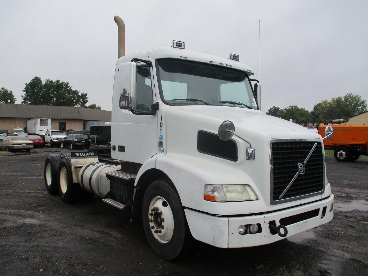 2011 Volvo T/A Tractor