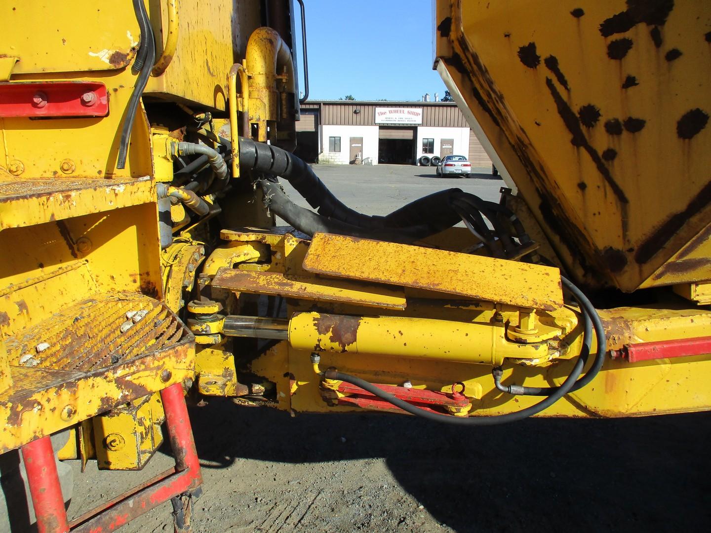 1992 Moxy MT30S Articulated Haul Truck