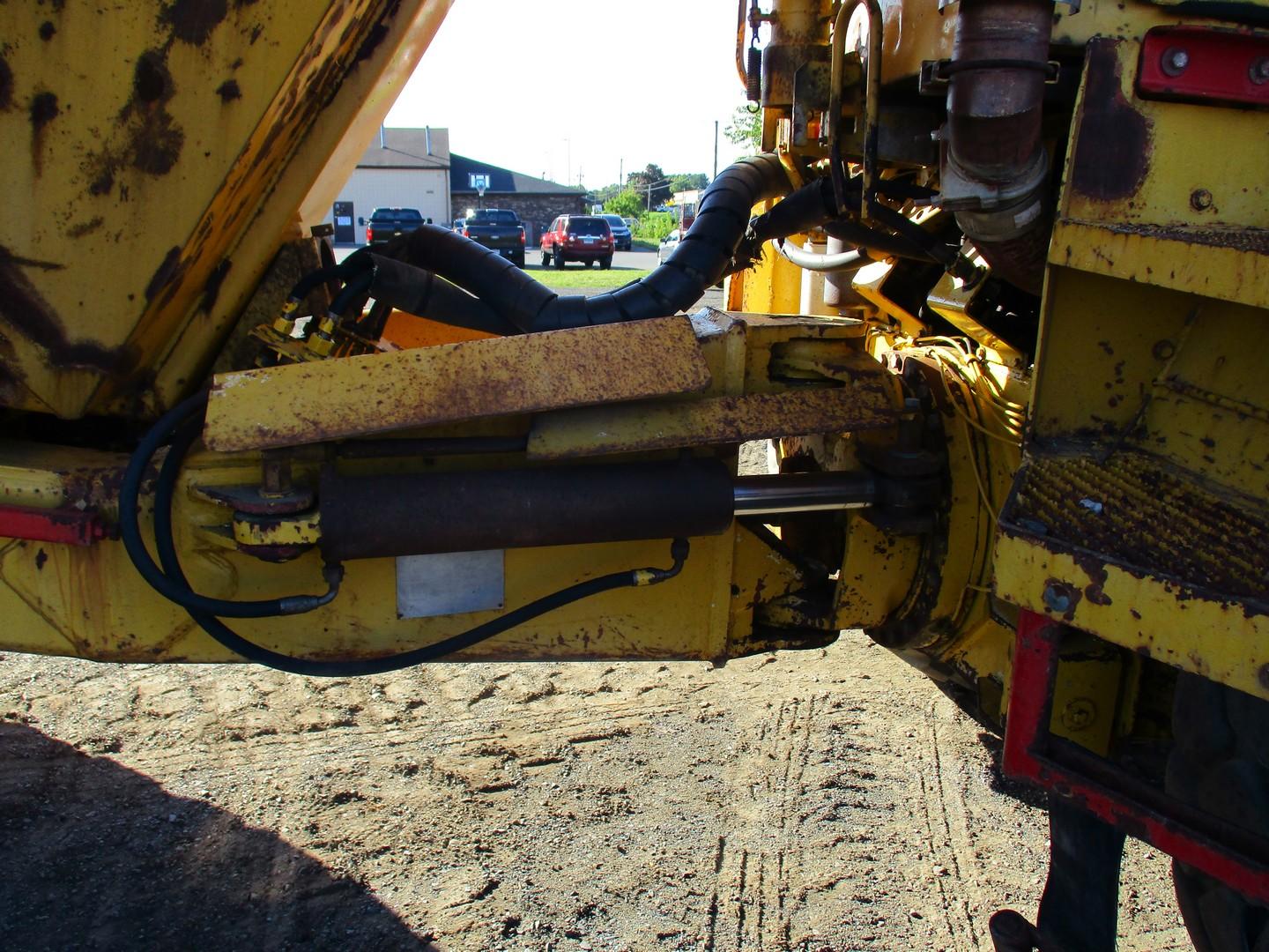 1992 Moxy MT30S Articulated Haul Truck