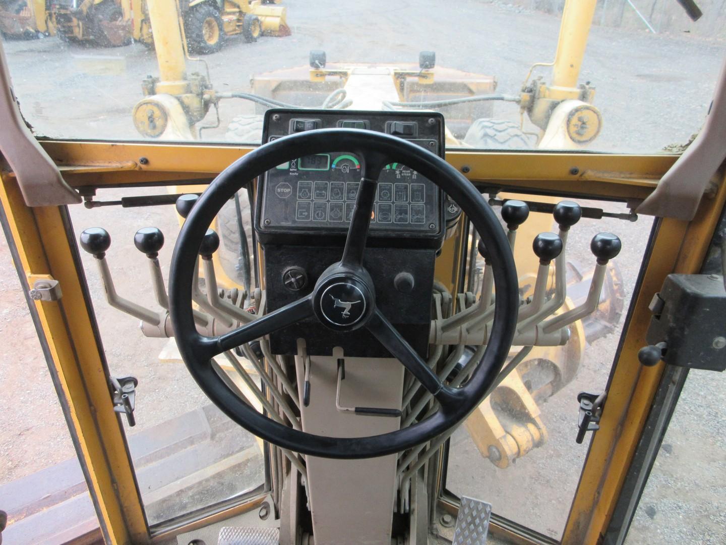 2000 John Deere 772CH Motor Grader