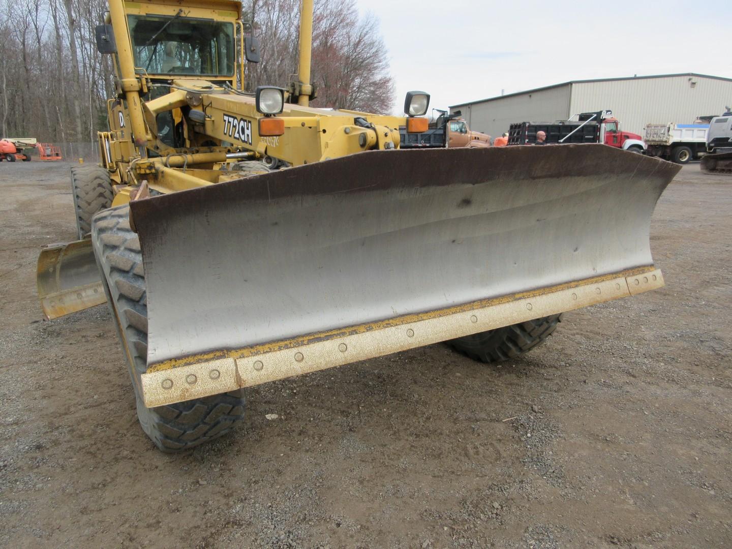 2000 John Deere 772CH Motor Grader