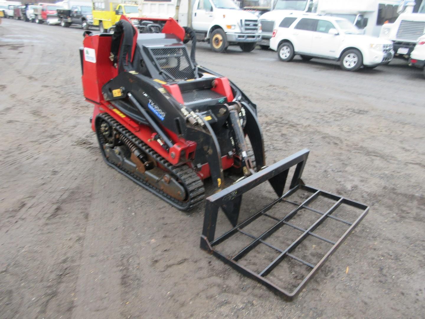 2017 Toro Dingo TX1000 Stand On Skid Steer