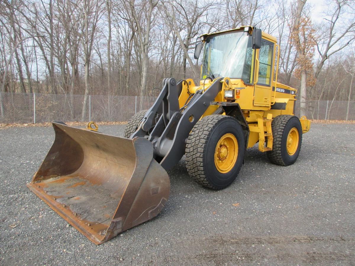 2002 Volvo L70D Rubber Tire Wheel Loader