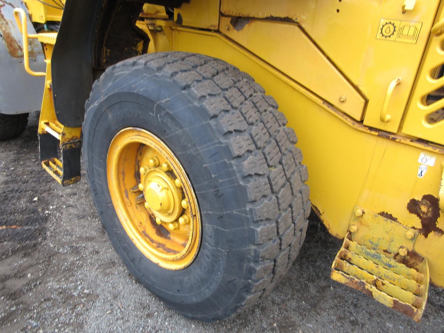 2004 Volvo L60E Rubber Tire Wheel Loader