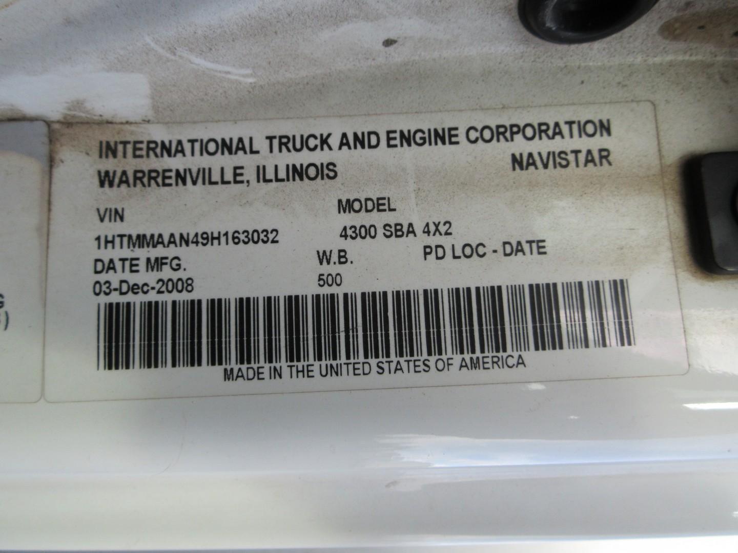 2009 International 4300 S/A Curb Van