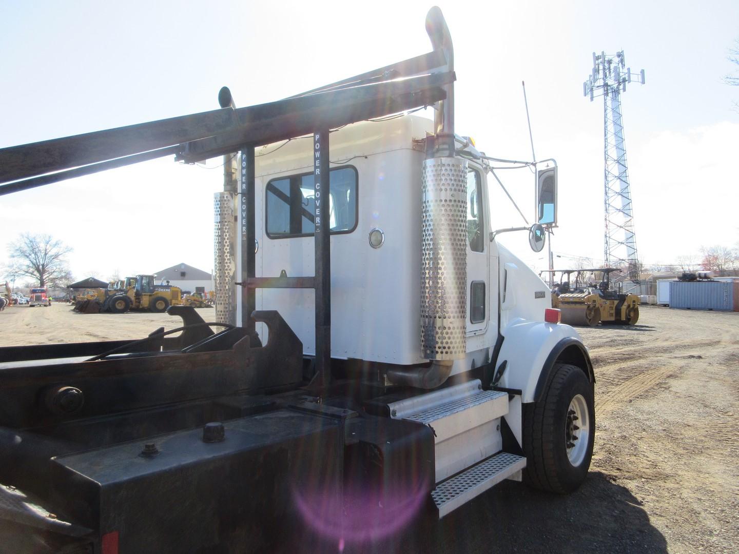 2008 Kenworth T800 Tri/A Rolloff Truck