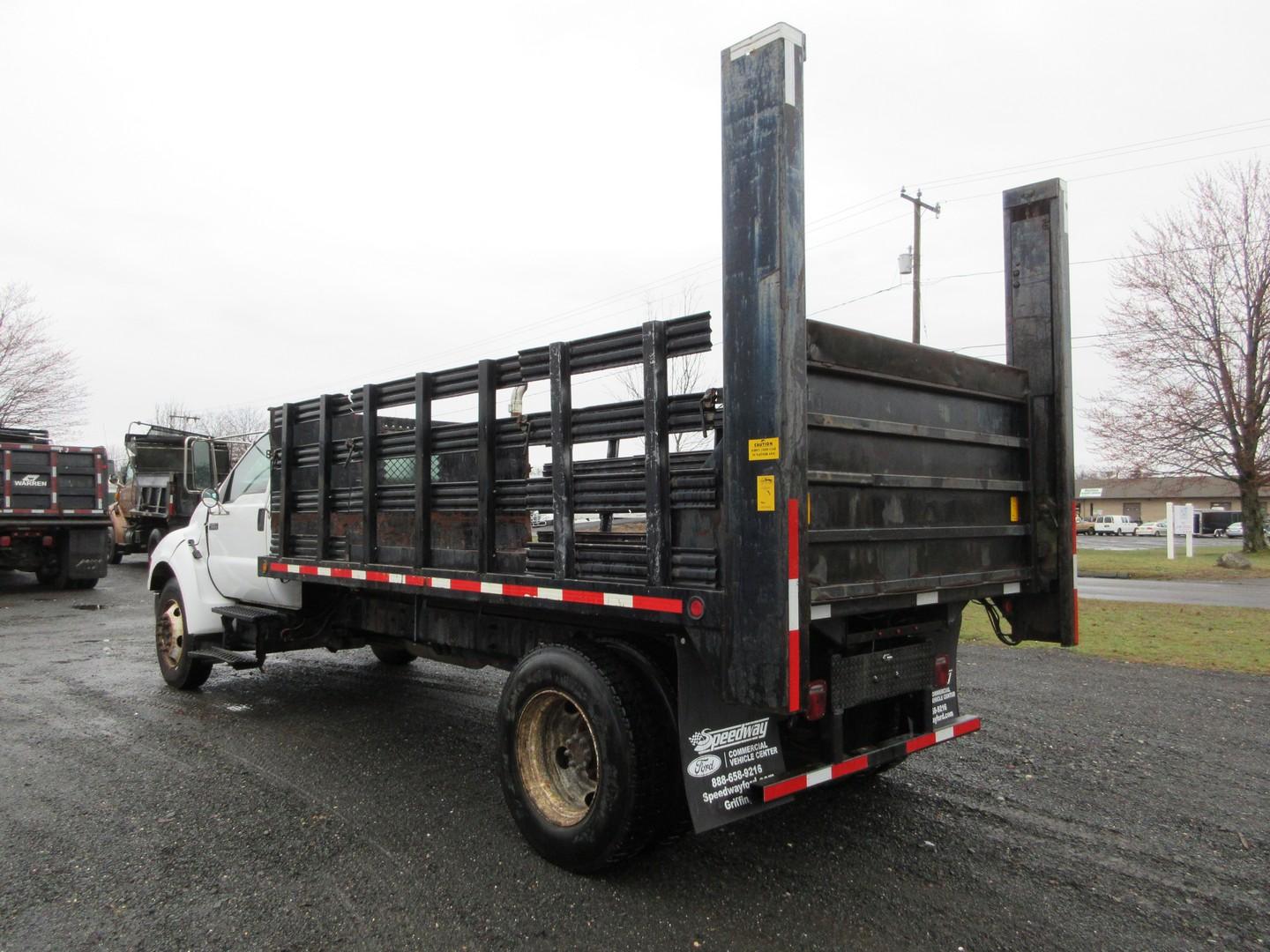 2005 Ford F-650 XL S/A Flatbed Truck