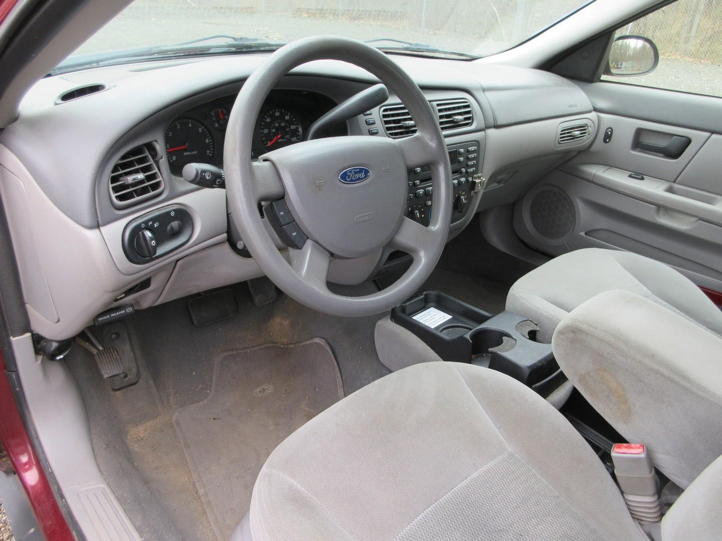 2006 Ford Taurus SE Automobile