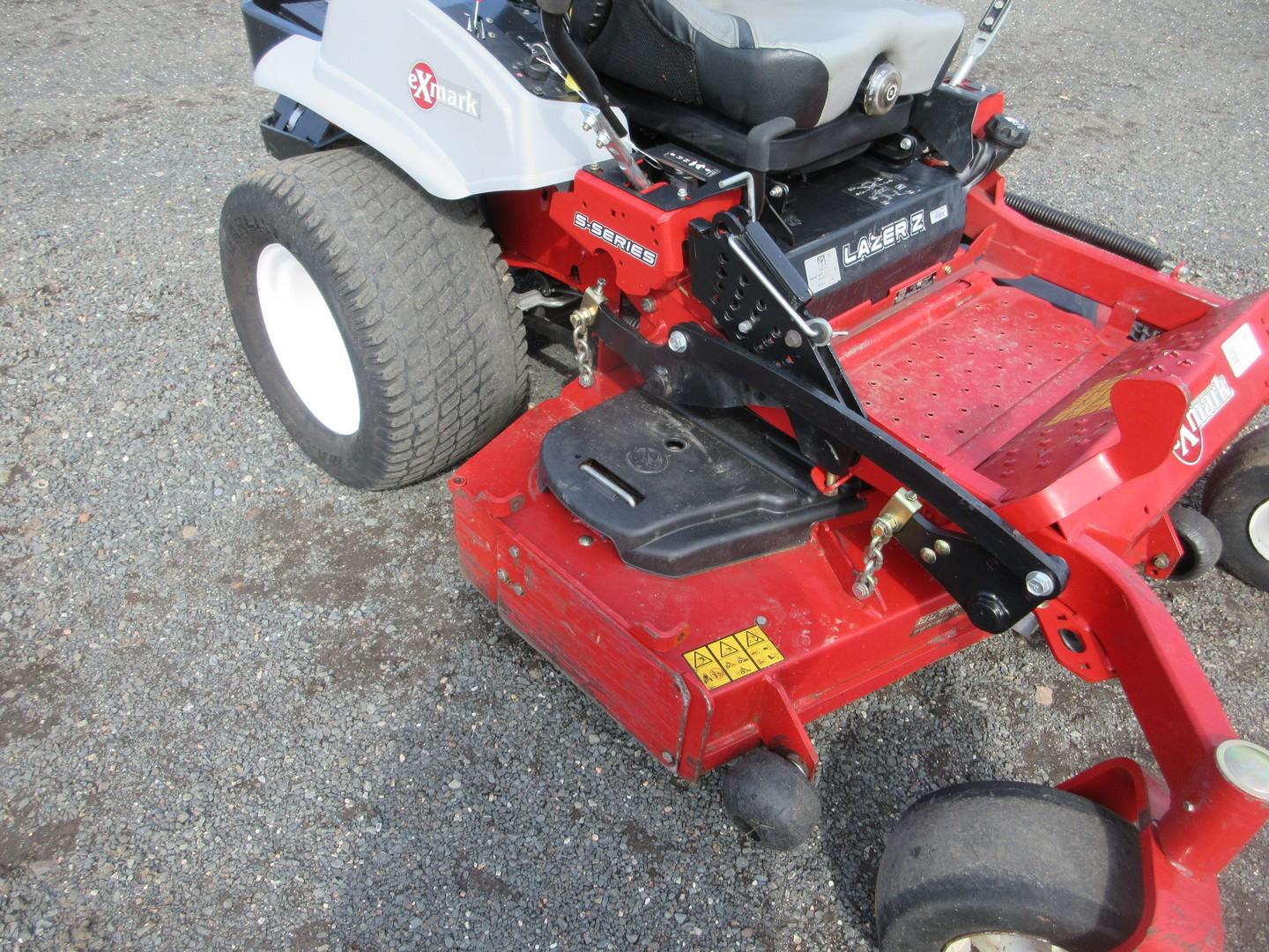 EXMARK LAZER Z ZERO TURN MOWER