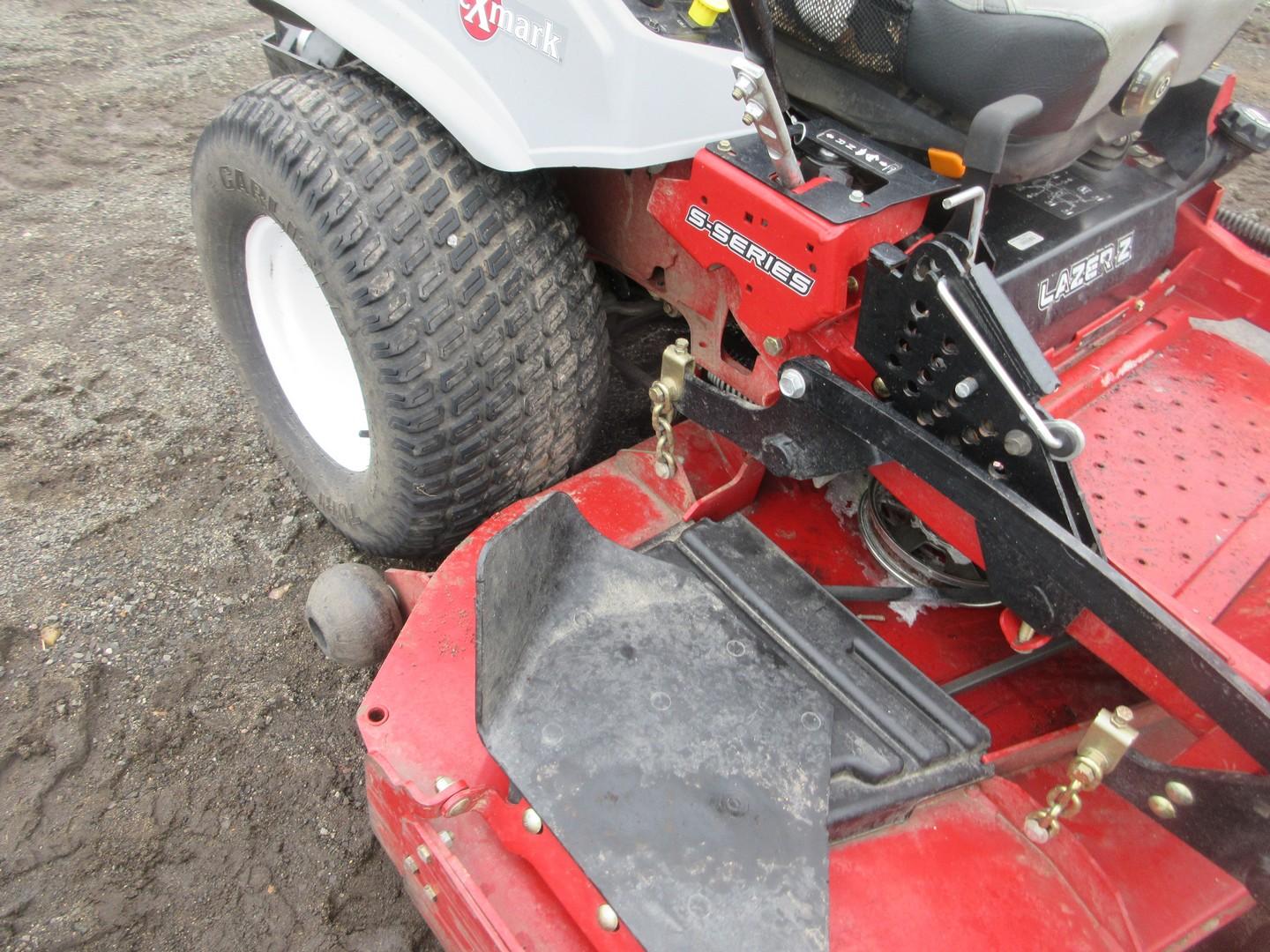 EXMARK LAZER Z ZERO TURN MOWER