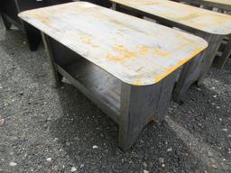 STEEL WORKBENCH WITH SHELF