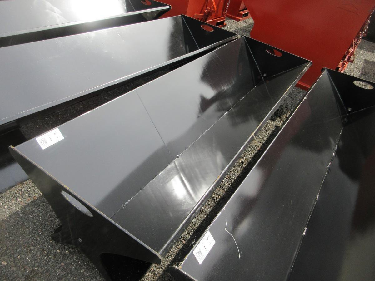 STEEL CATTLE FEEDER